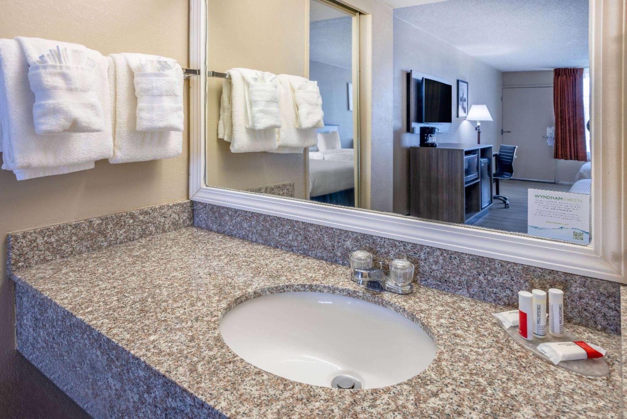 Ramada By Wyndham Rome - Verona Kültér fotó