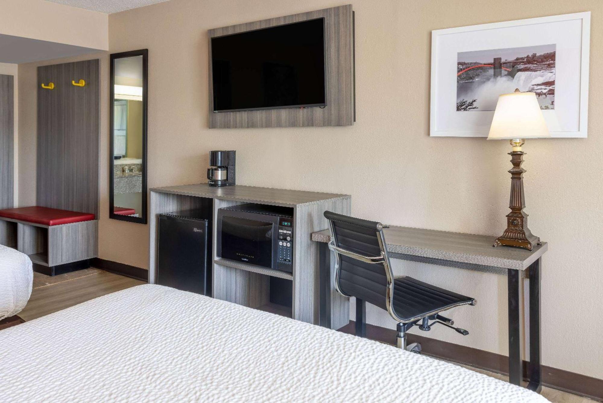 Ramada By Wyndham Rome - Verona Kültér fotó